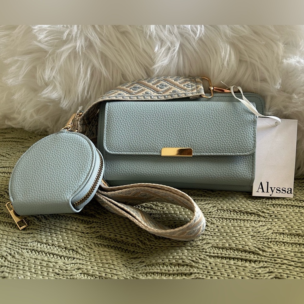 NWT Alyssa Light Blue Pebbled Leather Crossbody w/Detachable Coin Pouch, Size Sm